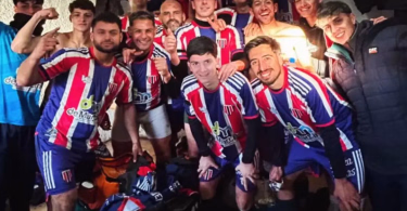 FERROCARRIL SUD. 1era división festejando ante Deportivo Tandil. 09-08-2026.