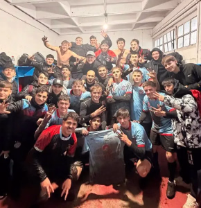 LOMA NEGRA. 1era división, festejando triunfo ante Excursionistas. 09-08-2026.